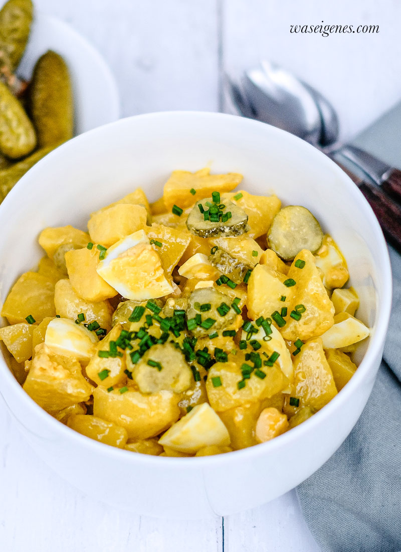 Kartoffelsalat mit Senf-Öl-Dressing, Gewürzgurken Ei und dazu 'ne Knackwurst | waseigenes.com | Was koche ich heute? Familienrezepte