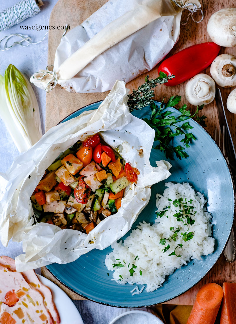 Gemüse im Backpapier gegart - dazu gibt es Basmati Reis und Brot. Ein schnelles und schmackhaftes Mittagessen für die Familie | Was koche ich heute? | waseigenes.com