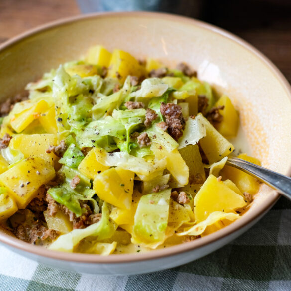 Rezept: Spitzkohl-Kartoffel-Pfanne mit Hack | schnell und einfach, herzhaft und lecker | Was koche ich heute? | waseigenes.com