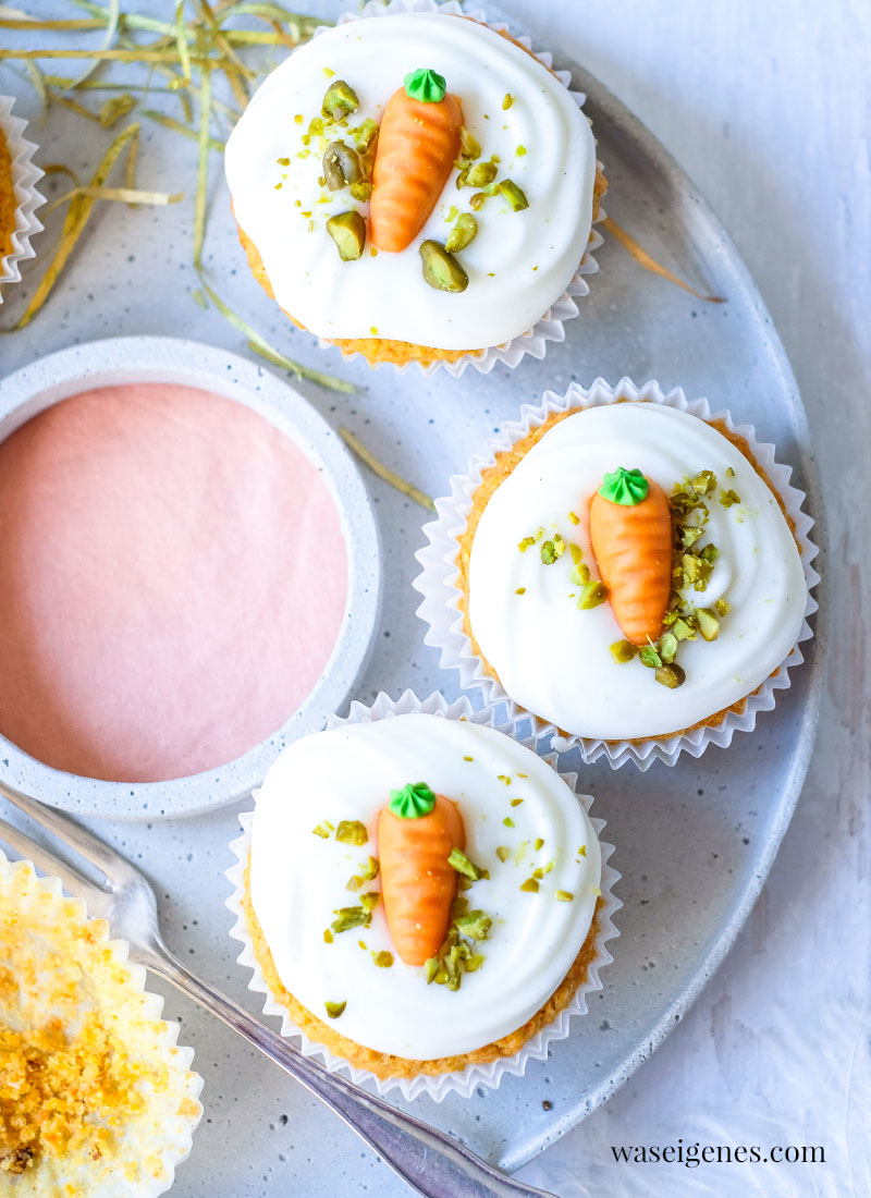 Rezept: Möhrenmuffins mit Cream Cheese Frosting und Pistazien | waseigenes.com