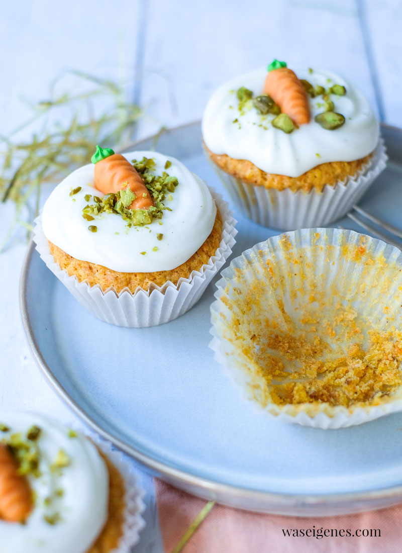 Rezept: Möhrenmuffins mit Cream Cheese Frosting und Pistazien | waseigenes.com