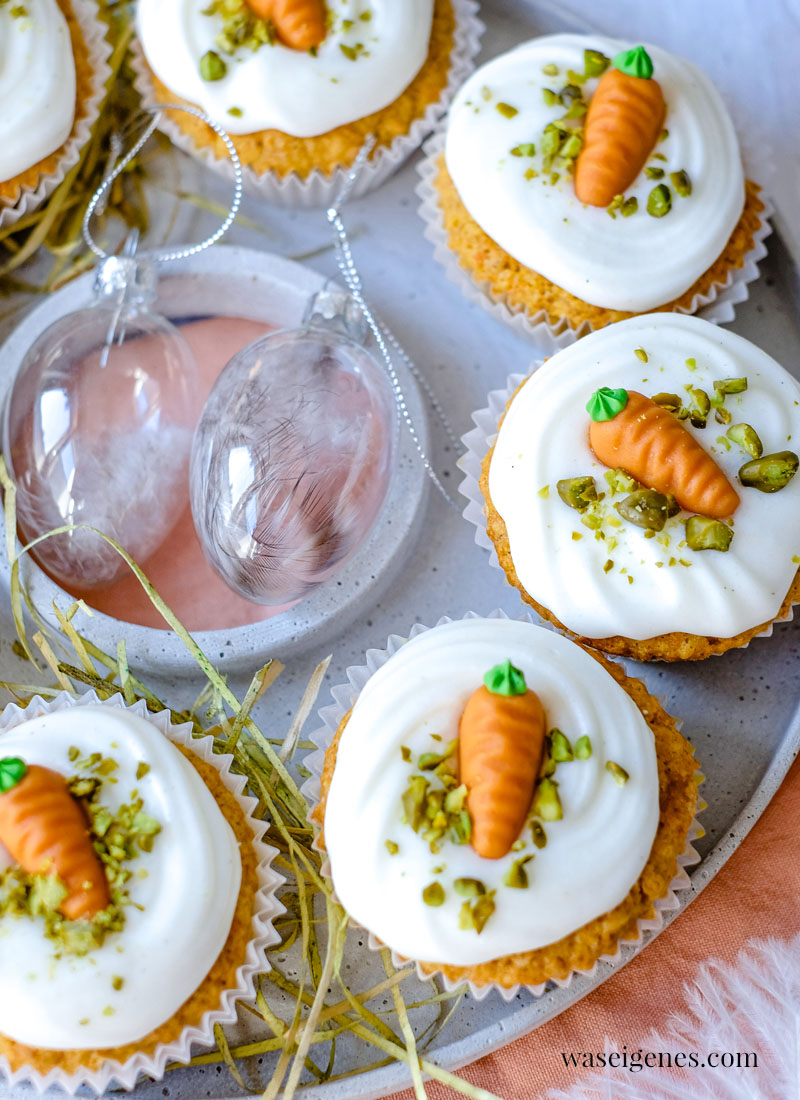 Rezept: Möhrenmuffins mit Cream Cheese Frosting und Pistazien | waseigenes.com