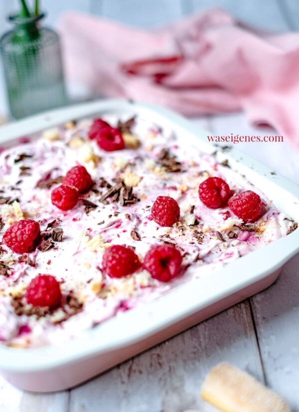 Stracciatella Himbeer Tiramisu! Cremig-fruchtige Nachspeise Stracciatella Himbeer Tiramisu! Cremig-fruchtige Nachspeise