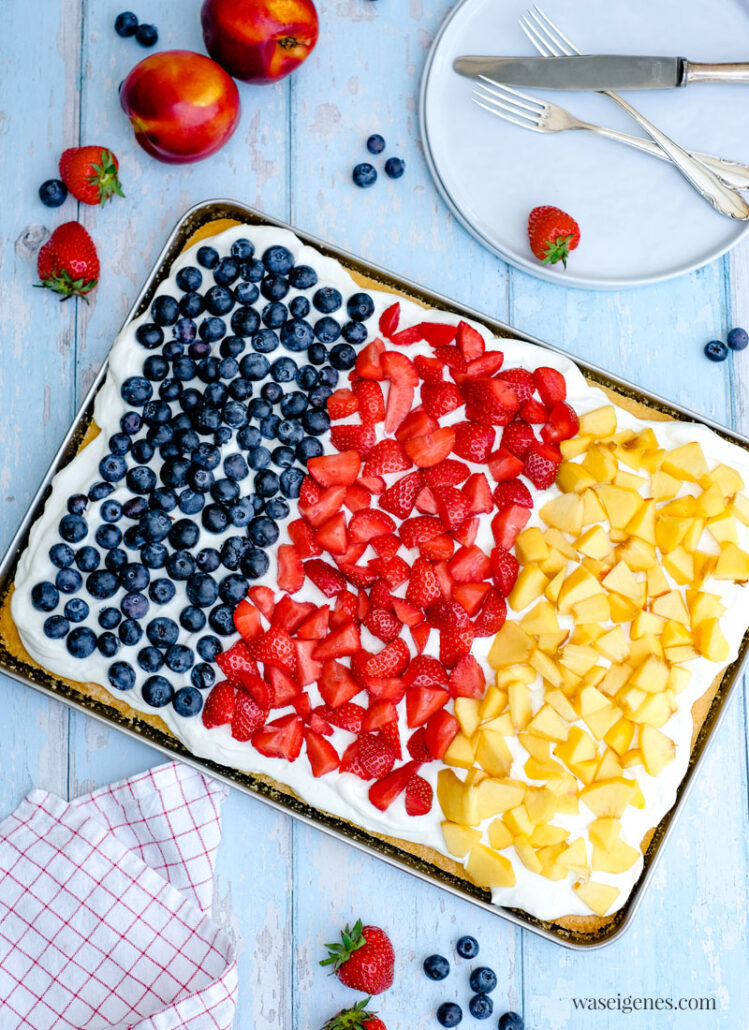 Fanta-Blechkuchen mit Obst - Deutschland-Kuchen zur EM | waseigenes