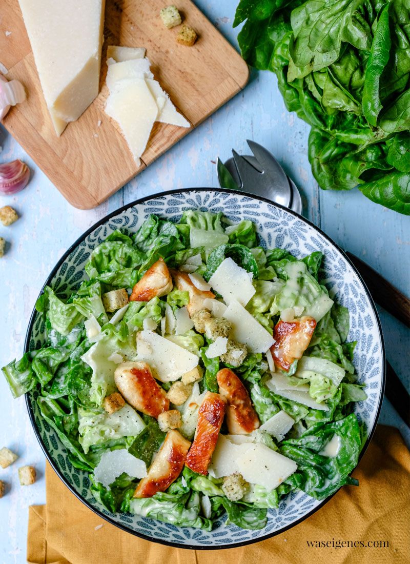 Rezept: Caesar Salad - ein beliebter Salat-Klassiker mit einem köstlichen cremig-würzigem Dressing | waseigenes.com