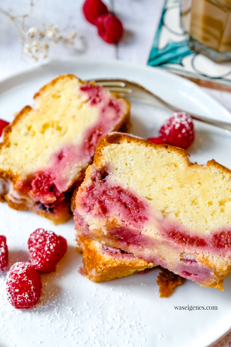 Kuchenrzept: Himbeer Schmand Kuchen in der Kastenform gebacken. Köstlicher Sommerkuchen! Was backe ich heute? waseigenes.com der Food Blog mit Rezepten für jeden Tag.