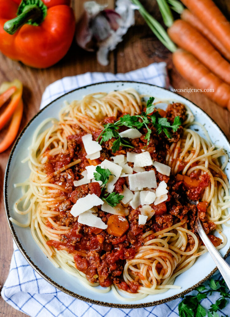 Rezept: Spaghetti Bolognese | Spaghetti mit Hackfleischsoße | waseigenes.com - Bine Güllich | Schnelle und einfache Rezepte für jeden Tag | waseigenes.com