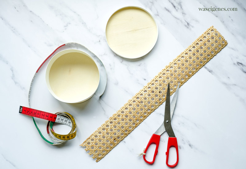 Spanschachteln mit Wiener Geflecht bekleben - Ordnung im Badezimmer | DIY Idee waseigenes.com