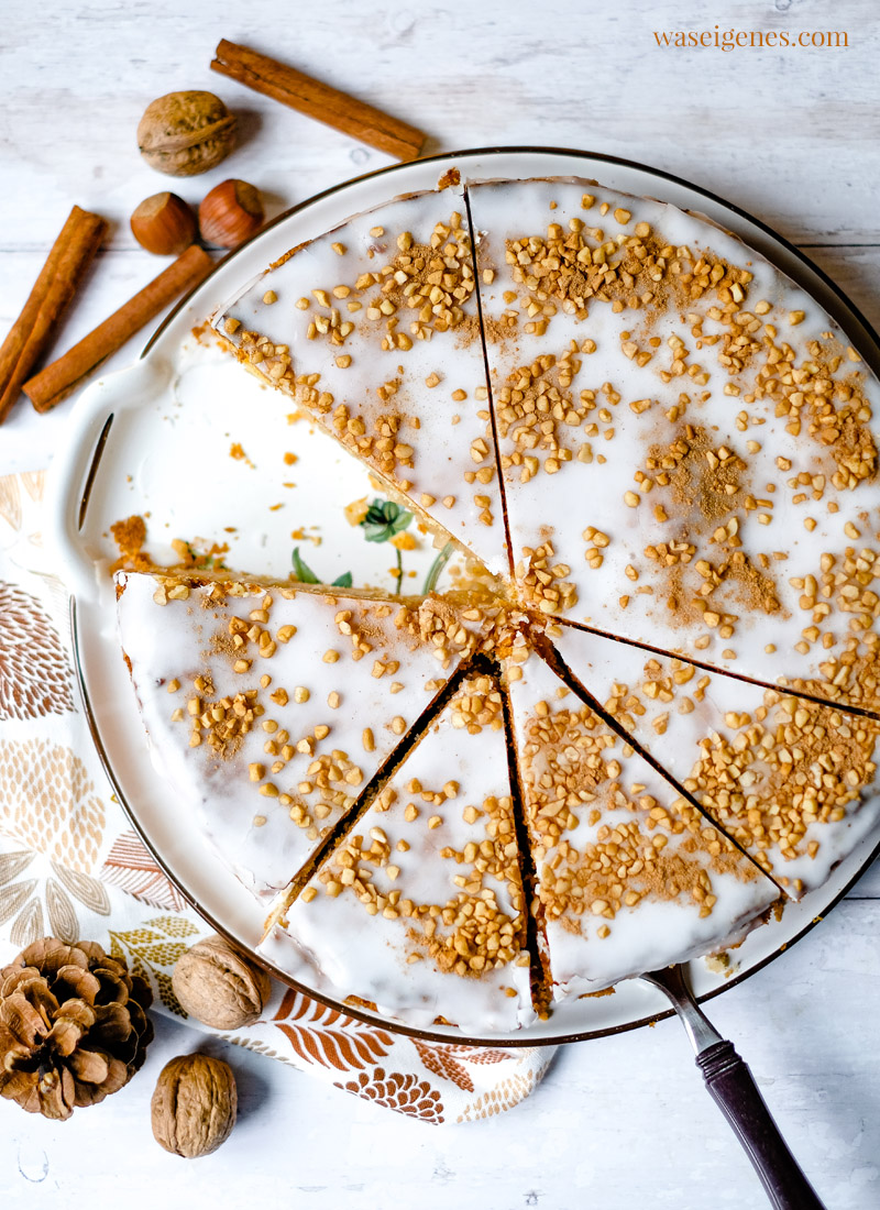 Rezept: Gedeckter Apfelkuchen mit Zuckerguss und Zimt-Mandeln | Was backe ich heute? | Kuchenrezept | waseigenes.com