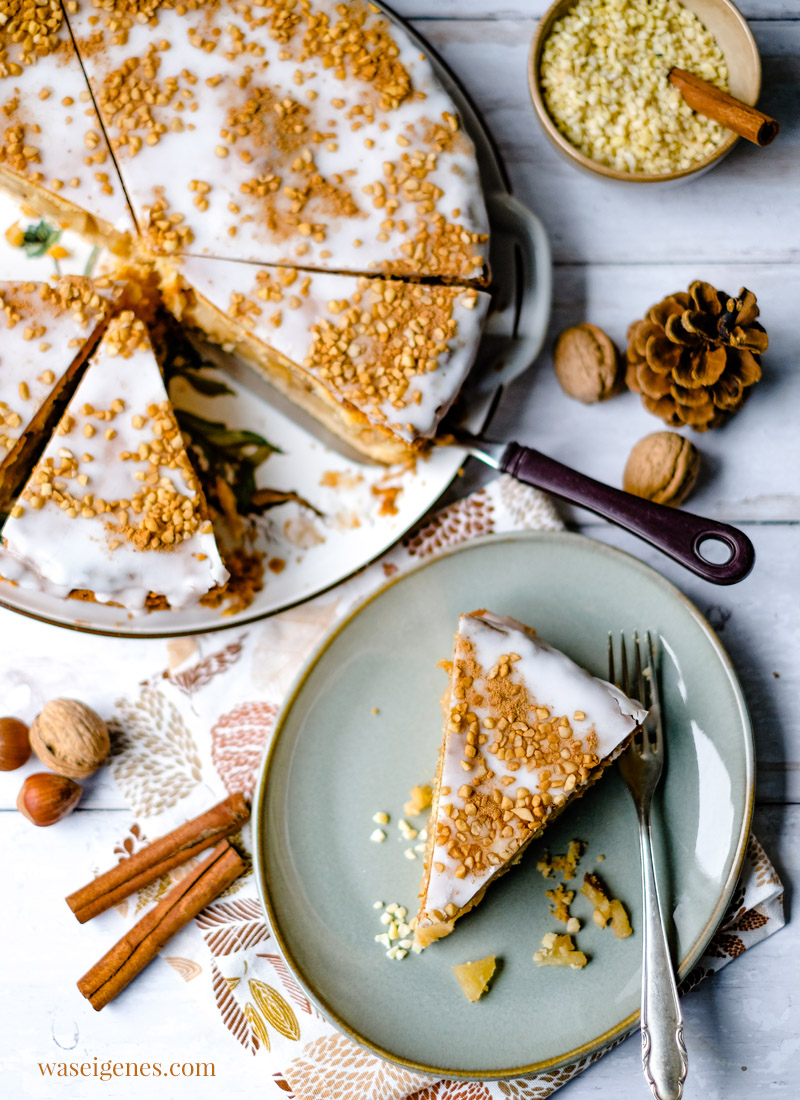 Rezept: Gedeckter Apfelkuchen mit Zuckerguss und Zimt-Mandeln | Was backe ich heute? | Kuchenrezept | waseigenes.com