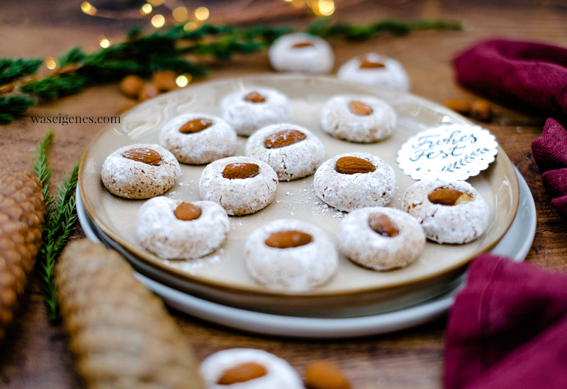 Rezept: Softe Mandel-Knöpfchen - leckere Weihnachtsplätzchen mit Mandeln, waseigenes.com 