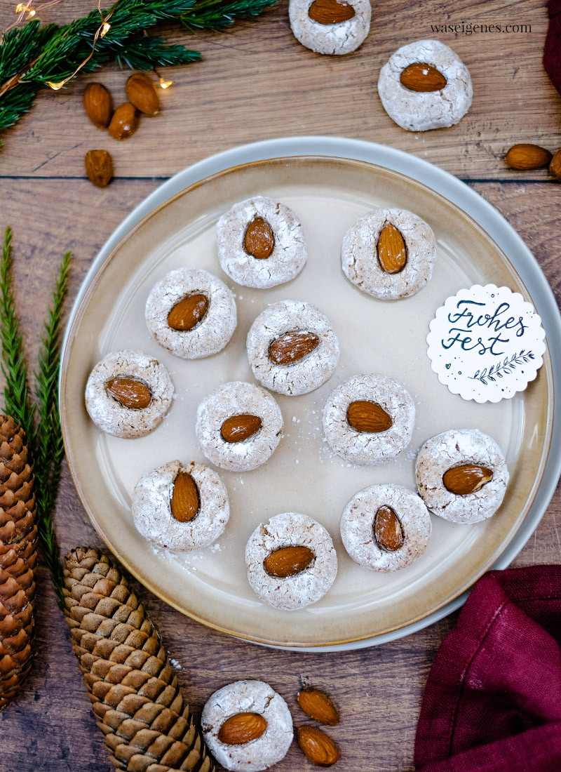 Rezept: Softe Mandel-Knöpfchen - leckere Weihnachtsplätzchen mit Mandeln, waseigenes.com 