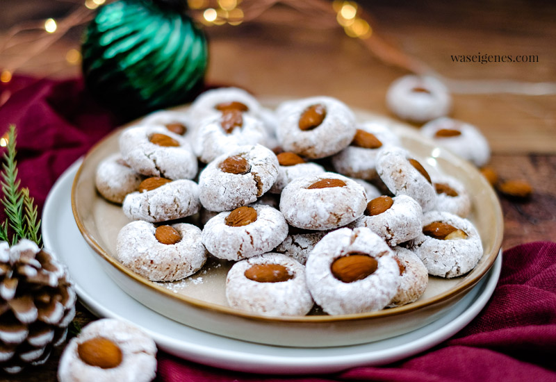 Rezept: Softe Mandel-Knöpfchen - leckere Weihnachtsplätzchen mit Mandeln, waseigenes.com 