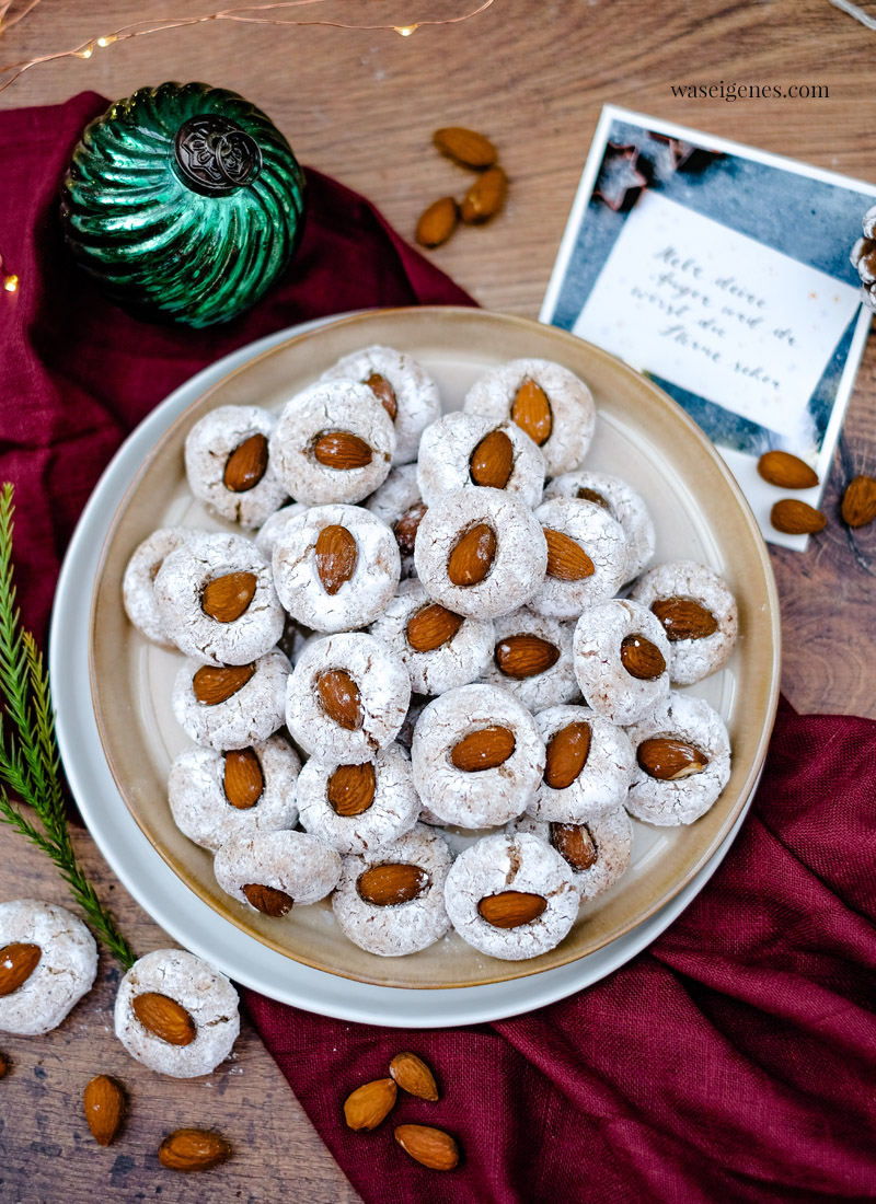 Rezept: Softe Mandel-Knöpfchen - leckere Weihnachtsplätzchen mit Mandeln, waseigenes.com 