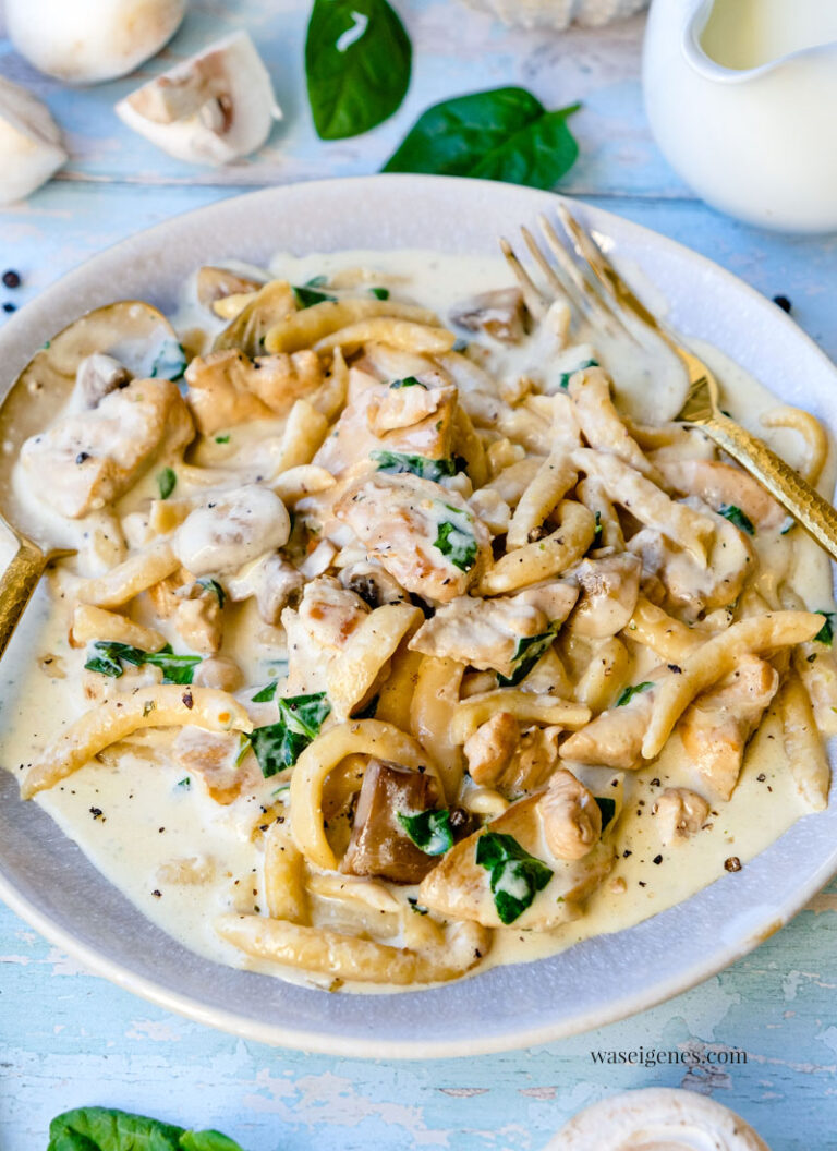 Hähnchengeschnetzeltes mit Champignon-Spinat-Soße &amp; Spätzle