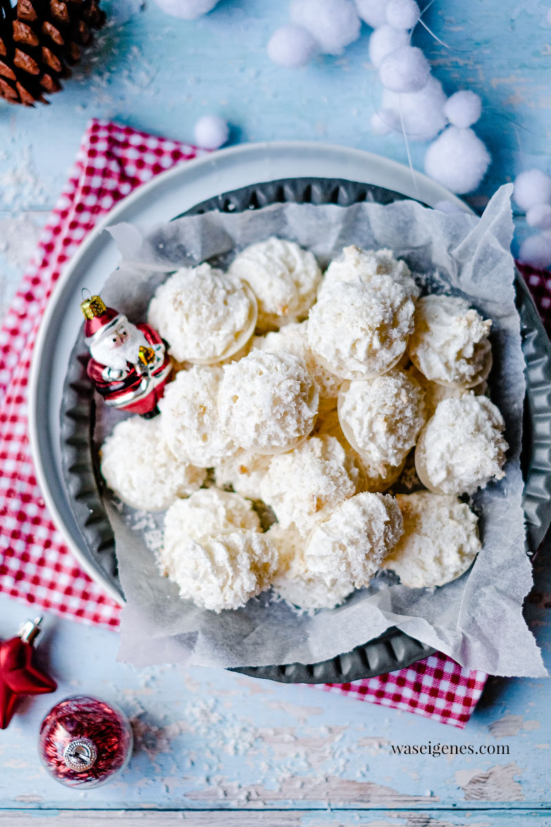 Rezept: Kokosmakronen Weihnachtsplätzchen - Eiweißgebäck mit Kokosflocken | Baisergebäck mit Kokosraspeln | waseigenes.com 