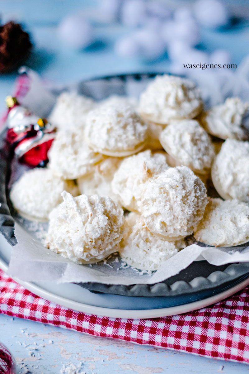 Rezept: Kokosmakronen Weihnachtsplätzchen - Eiweißgebäck mit Kokosflocken | waseigenes.com 