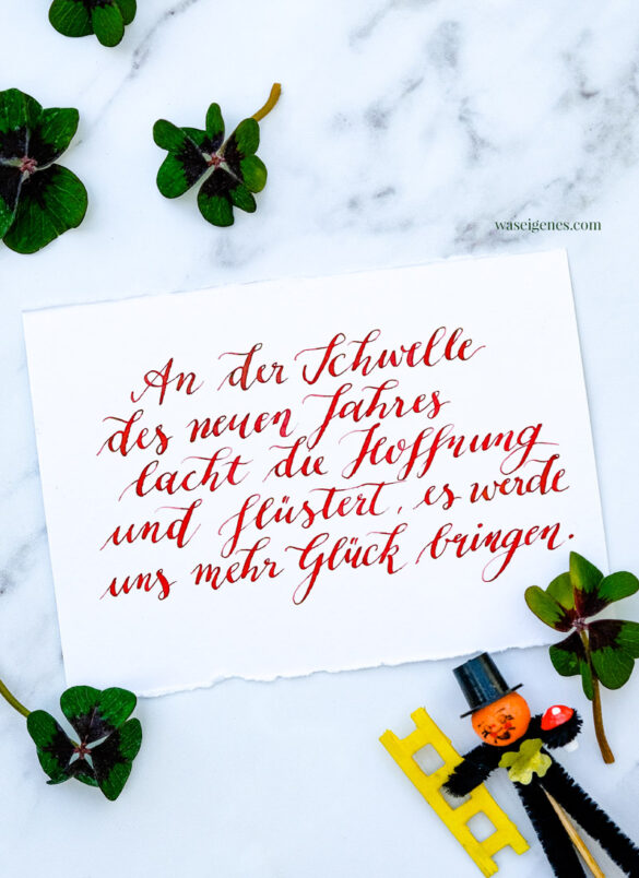An der Schwelle des neuen Jahres lacht die Hoffnung und flüstert, es werde uns mehr Glück bringen | Frohes neues Jahr | waseigenes.com