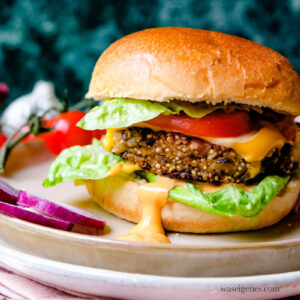 Rezept: Quinoa Burger | Köstlich-würziger und vegetarischer Burger Pattie aus Quinoa und Kichererbsen | waseigenes.com