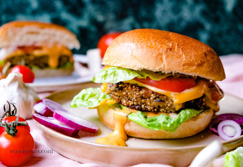 Rezept: Quinoa Burger | Köstlich-würziger und vegetarischer Burger Pattie aus Quinoa und Kichererbsen | waseigenes.com