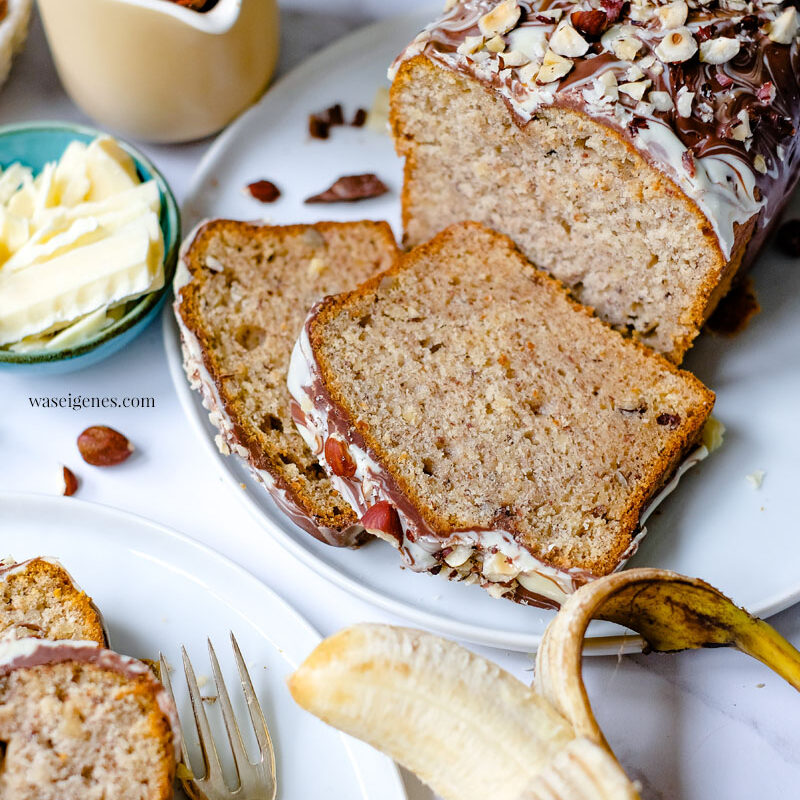 Bananen-Nuss-Kuchen mit Schokoglasur | waseigenes.com Bananen-Nuss-Kuchen mit Schokoglasur | waseigenes.com