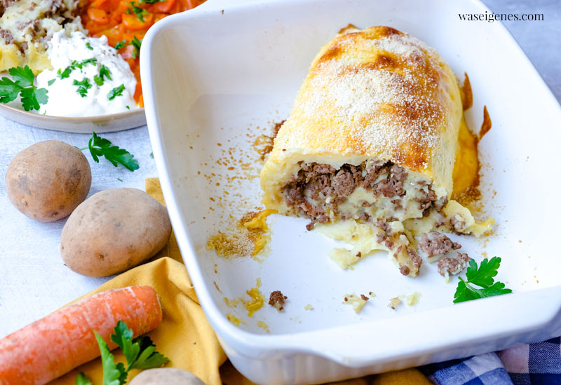 Rezept für eine Kartoffelrolle mit Hack und Möhrengemüse - einfaches und leckeres Mittagessen | #cookingforukraine | #foodblogsforukraine | All we need is Peace | waseigenes.com