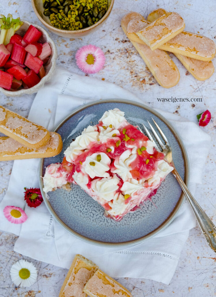 Rhabarber Tiramisu - ein fruchtig-frisches Dessert | waseigenes.com