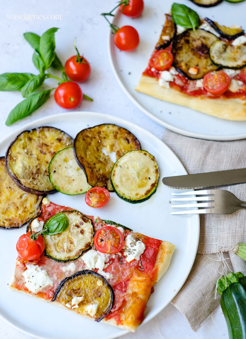 Rezept: Auberginen Zucchini Pizza mit Feta | Mediterrane und vegetarische Gemüsepizza | Ratatouille Pizza | Was koche ich heute? Schnelle und einfache Rezepte für jeden Tag | waseigenes.com