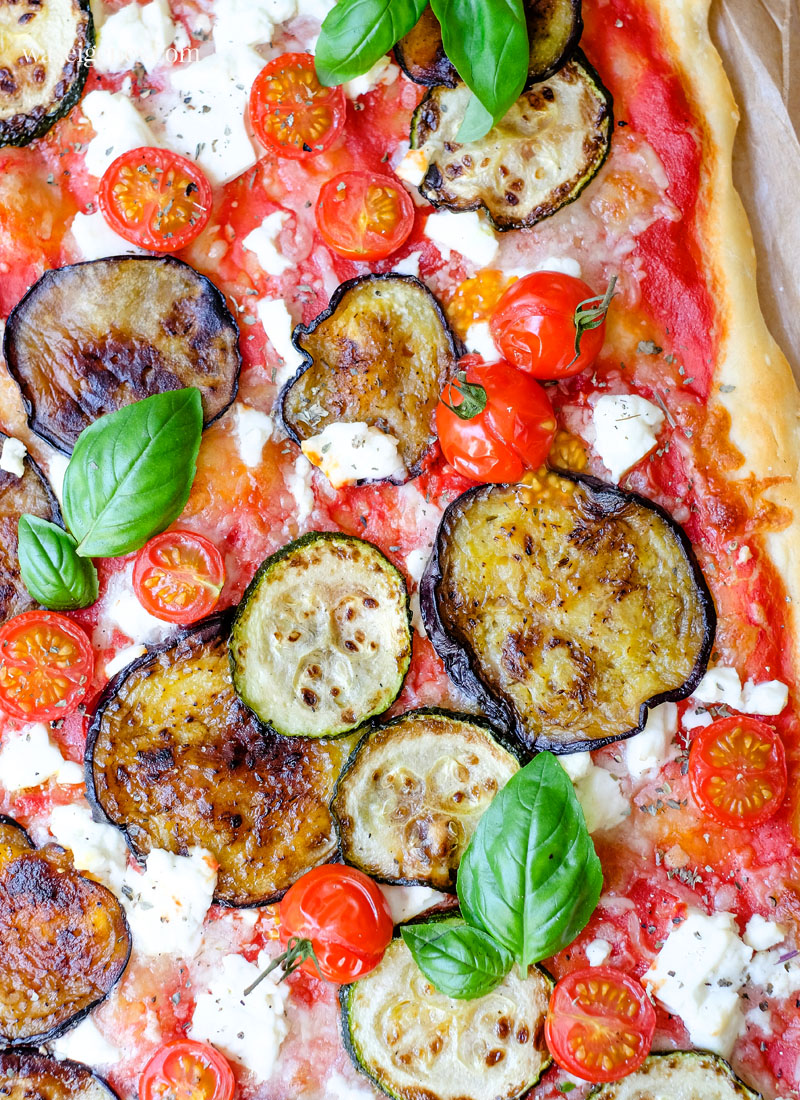 Rezept: Auberginen Zucchini Pizza mit Feta | Mediterrane und vegetarische Gemüsepizza | Ratatouille Pizza | Was koche ich heute? Schnelle und einfache Rezepte für jeden Tag | waseigenes.com