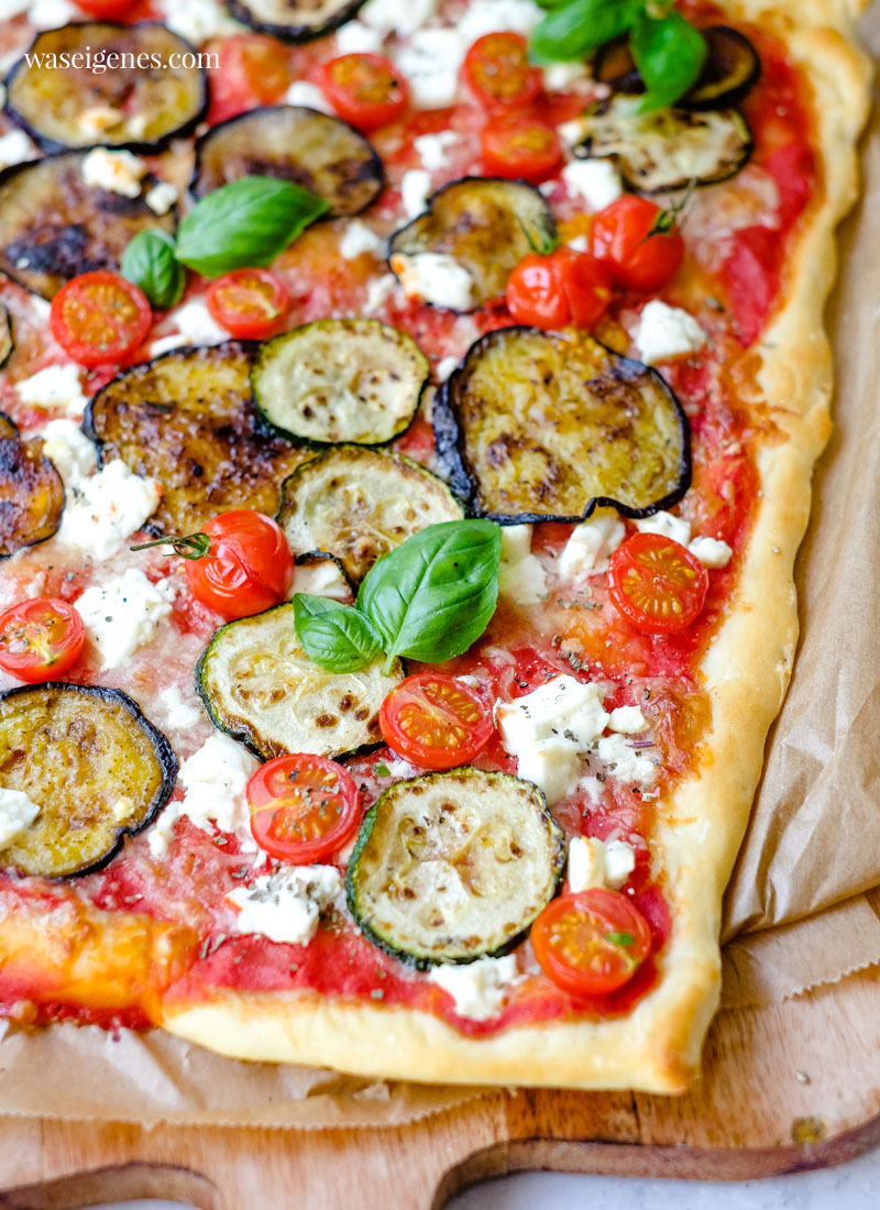 Rezept: Auberginen Zucchini Pizza mit Feta | Mediterrane und vegetarische Gemüsepizza | Ratatouille Pizza | Was koche ich heute? Schnelle und einfache Rezepte für jeden Tag | waseigenes.com