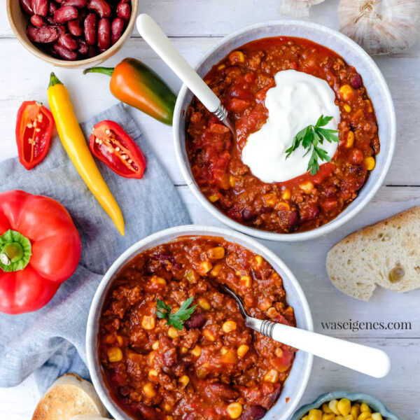 Chili con Carne mit Kidneybohnen, Mais & Zartbitterschokolade Chili con Carne mit Kidneybohnen, Mais & Zartbitterschokolade