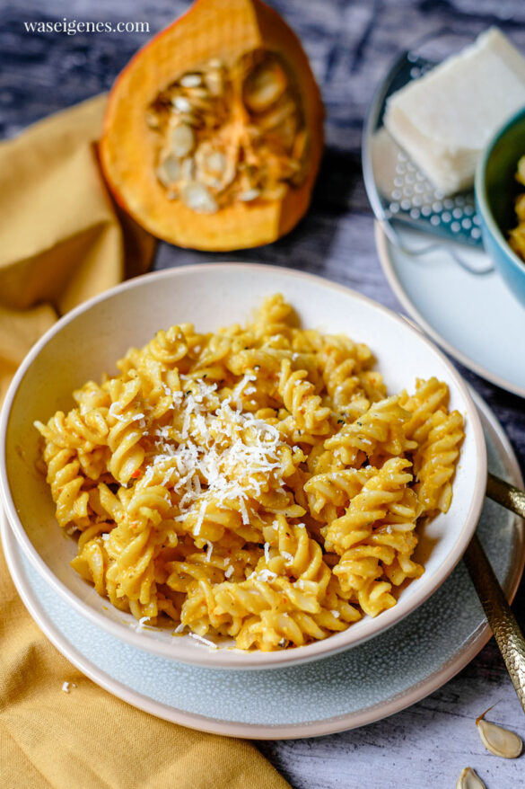 Rezept: Super cremige Kürbis-Pasta | Nudeln mit cremiger Kürbiscreme und Kokosmilch | Rezepte für jeden Tag | Was koche ich heute? | waseigenes.com