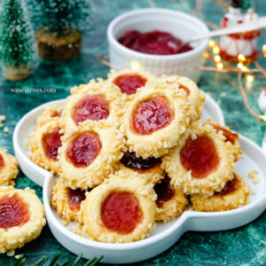 Rezept: Husarenkrapfen - Weihnachtsplätzchen mit Marmelade und Mandelsplitter | Engelsaugen | waseigenes.com