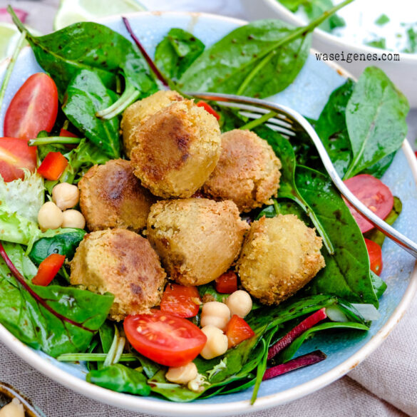 Falafel-Blattspinat-Salat-Bowl mit Minzjoghurt | Falafel selber machen | ganz einfach und sehr lecker | Rezepte für jeden Tag von waseigenes.com