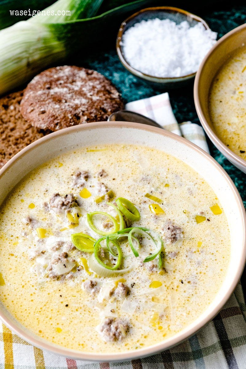 Rezept: Käse-Lauch-Suppe mit Hackfleisch - die perfekte Partysuppe, steht in 35 Minuten auf dem Tisch, macht satt | waseigenes.com - Was koche ich heute? Einfache & schnelle Rezepte für jeden Tag