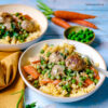 Rezept für eine köstliche Wikingerpfanne - Hackbällchen, Erbsen & Möhren in einer cremig-hellen Sahnesoße. Einfaches und leckeres Familienessen, Rezepte für jeden Tag von waseigenes.com