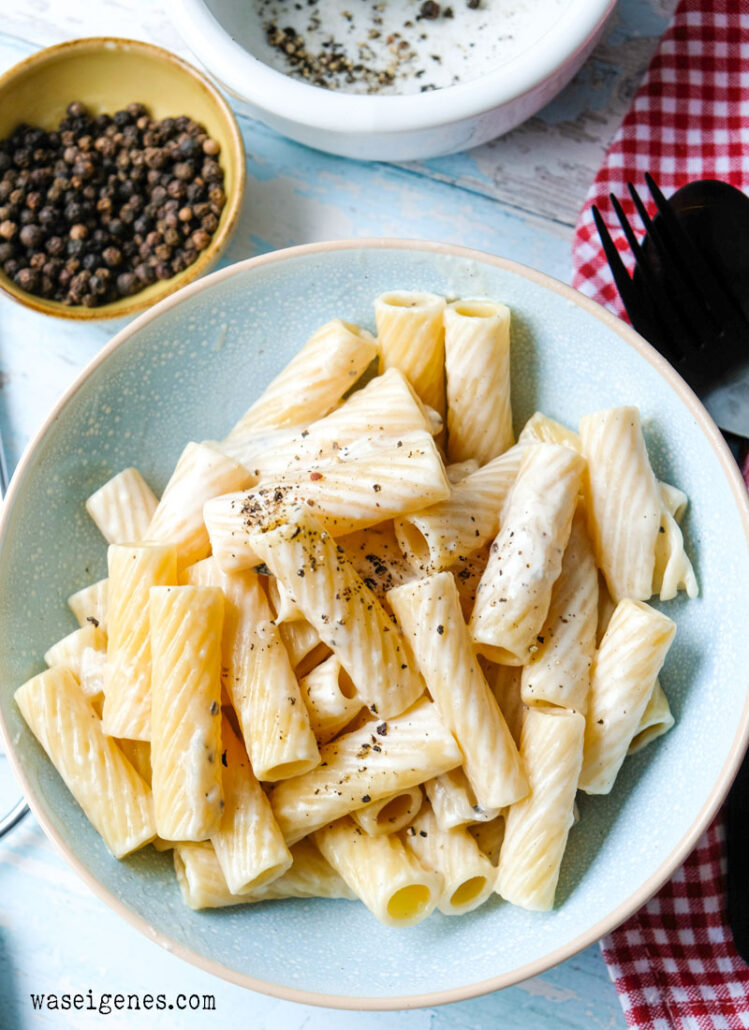 Cacio e Pepe Rigatoni mit KäsePfefferSoße einfach & gut