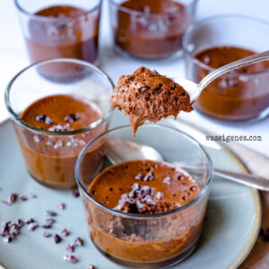 Rezept: Mousse au Chocolat - klassische französische Nachspeise aus dunkler Schokolade, Butter, Ei und Zucker | Dessert, Nachtisch, waseigenes.com