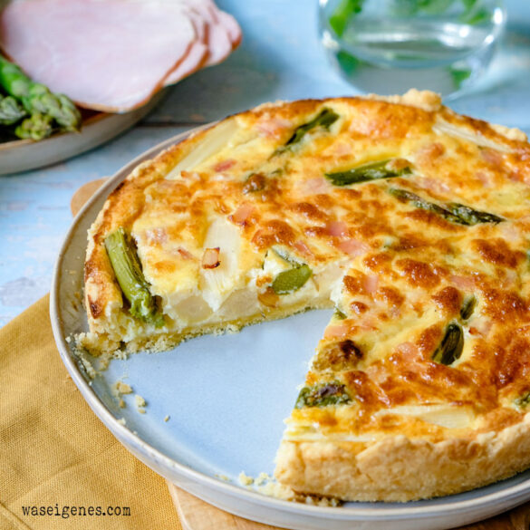 Spargelquiche mit grünem &amp; weißem Spargel – ganz einfach