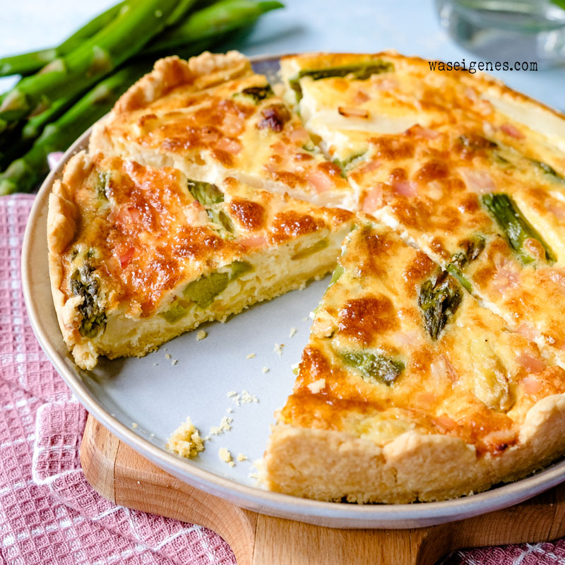 Rezept: Spargelquiche mit weißem und grünem Spargel - einmal vegetarisch und einmal mit Kasseler Aufschnitt | Ganz einfaches Rezept | Was koche ich heute? | Rezepte für jeden Tag von waseigenes.com