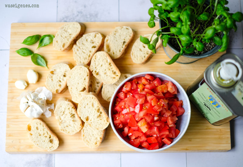 Rezept: Original Bruschetta - der Antipasti Klassiker: geröstetes Brot, Knoblauch, gehackte Tomaten und Basilikum. Ganz einfach selber machen | waseigenes.com