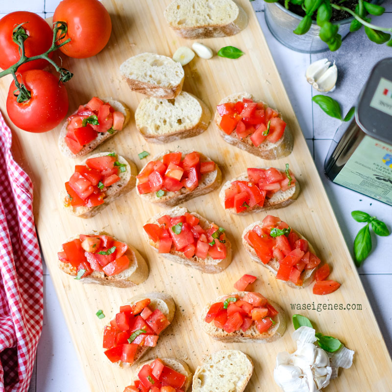 Rezept: Original Bruschetta - der Antipasti Klassiker: geröstetes Brot, Knoblauch, gehackte Tomaten und Basilikum. Ganz einfach selber machen | waseigenes.com