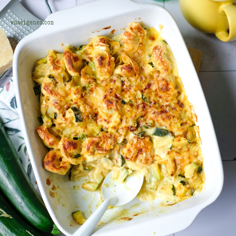 Rezept: Zucchini-Tortelloni-Auflauf - ein super einfaches vegetarisches Mittagessen oder Abendessen | Was koche ich heute? | waseigenes.com