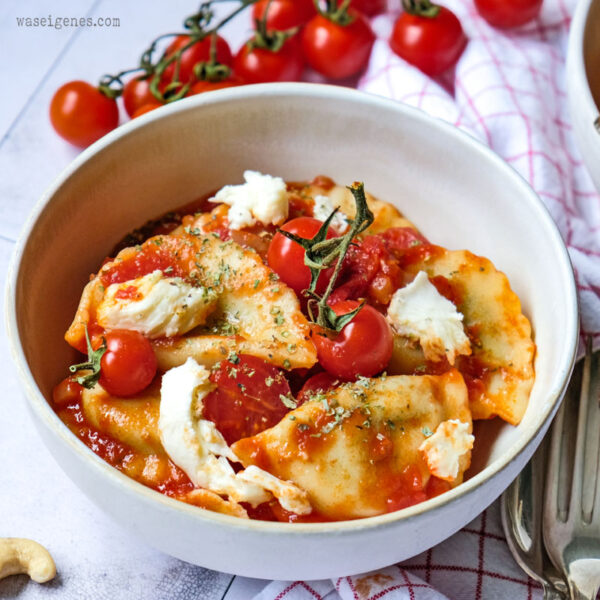 Cappelletti mit Tomatensoße und Mozzarella | waseigenes.com
