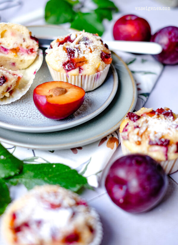 Pflaumenmuffins mit Quark-Öl-Teig und Mandelstiften