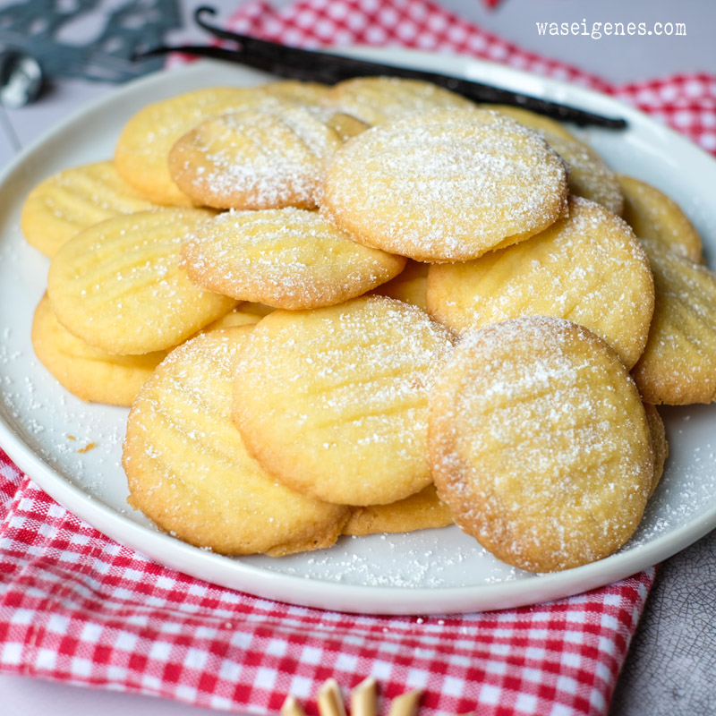 Rezept: Puddingplätzchen - Weihnachtsplätzchen mit Vanillepuddingpulver einfach backen, zarte Textur, vanillig und buttriger Geschmack | waseigenes.com