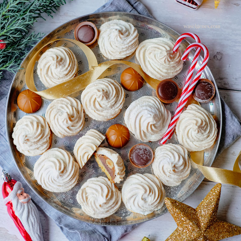 Rezept: Feenküsse - Mürbeteigplätzchen mit Schoko-Karamell-Kern und Baiserhaube, Weihnachtsplätzchen, waseigenes.com 