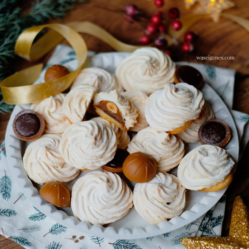 Rezept: Feenküsse - Mürbeteigplätzchen mit Schoko-Karamell-Kern und Baiserhaube, Weihnachtsplätzchen, waseigenes.com 