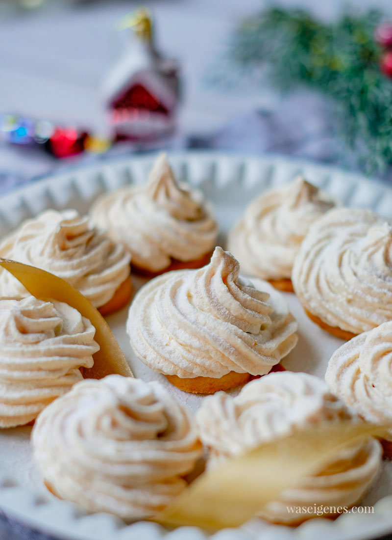 Rezept: Feenküsse - Mürbeteigplätzchen mit Schoko-Karamell-Kern und Baiserhaube, Weihnachtsplätzchen, waseigenes.com 