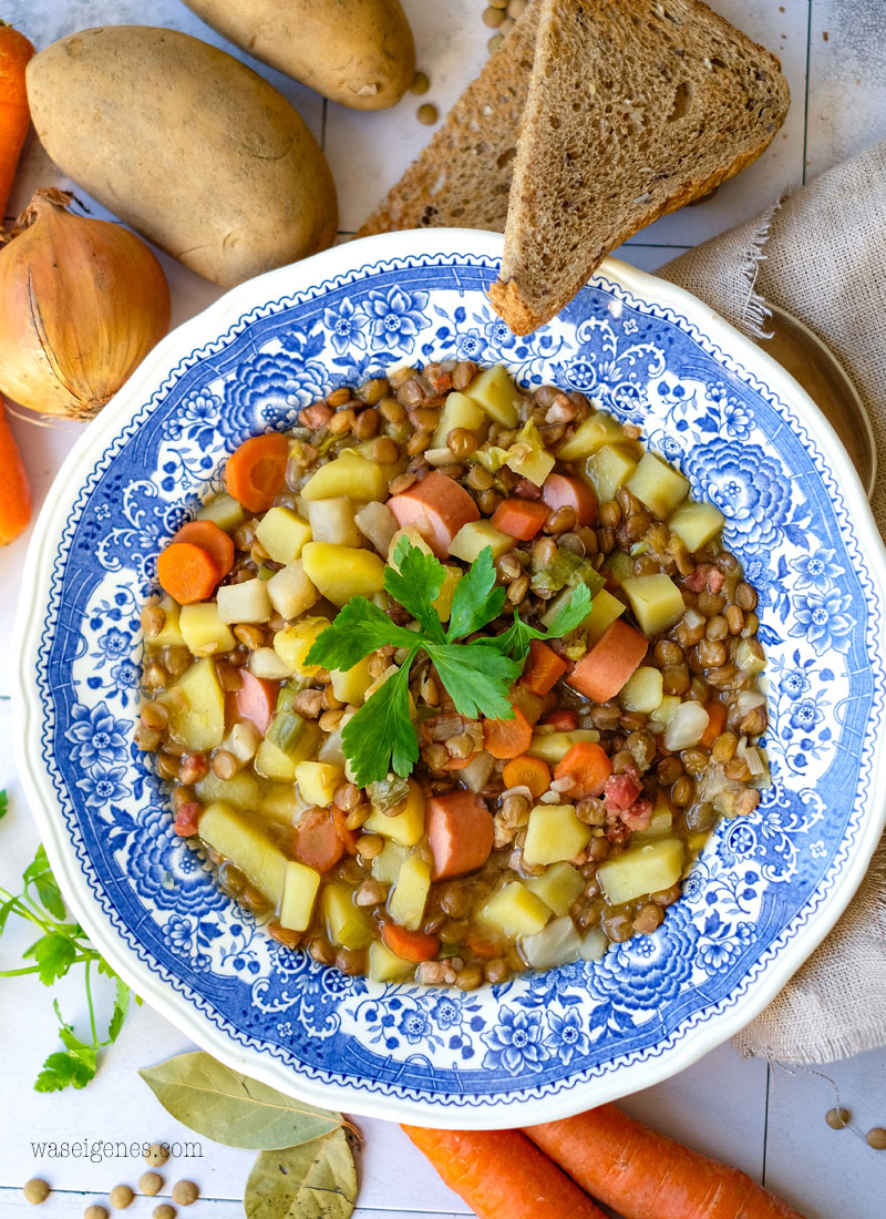 Rezept: Klassische Linsensuppe {wie bei Oma} | waseigenes.com | Ganz einfach - Was koche ich heute?